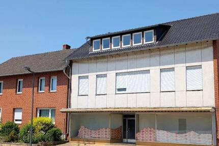 Kernsanierung oder Abriss: 2 Häuser auf großem Grundstück