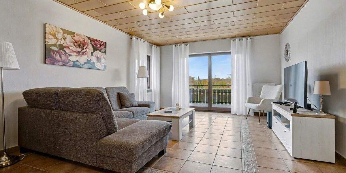 Zweifamilienhaus, EG: ca. 90 qm, OG, DG: ca. 130 qm, in top Zustand! 8 zimmer