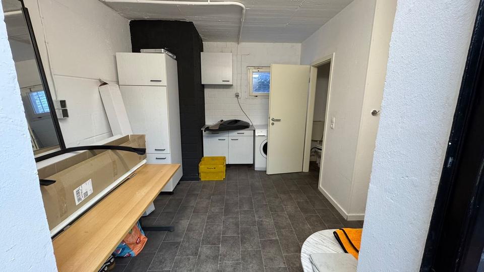 Lagerhalle Produktionshalle Halle Lager Elektriker Gaswaser 102mq zimmer