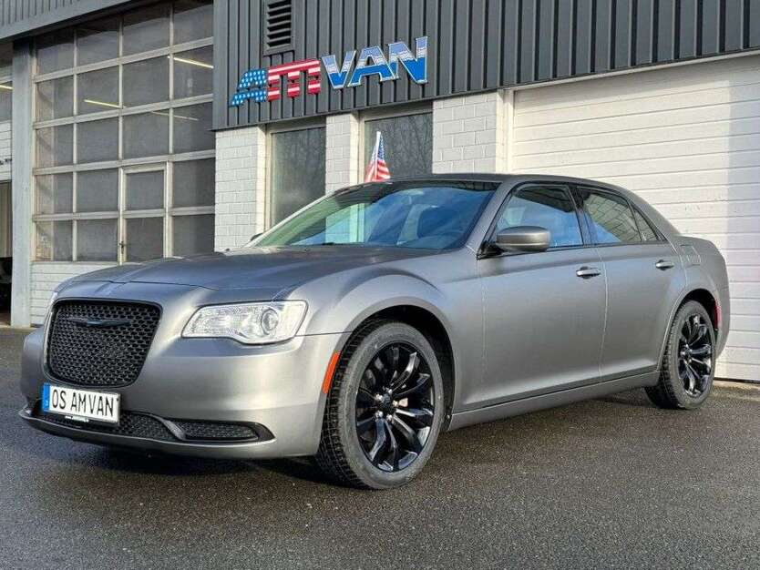 Chrysler 300C 144.600 km 24.400 € Osnabrück 49078