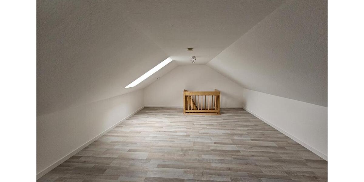 Dachgeschoßwohnung Georgsmarienhütte - 3 Zimmer, 100 m&sup2;, 868&euro; | Angebot:25999995