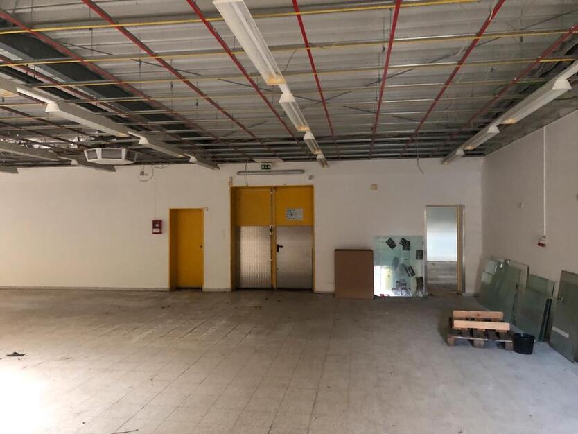 Gewerbehalle mit Werkstatt, kleinem Büro Teeküche Wc
