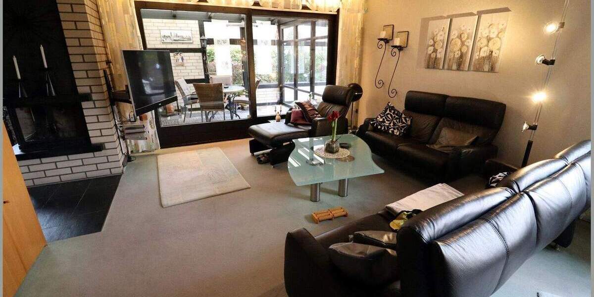 Sehr gepflegtes, unterkellertes Einfamilienhaus mit 3 Garagen 4 zimmer