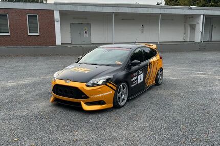 Ford Focus 175.000 km 13.999 € Ostercappeln 49179