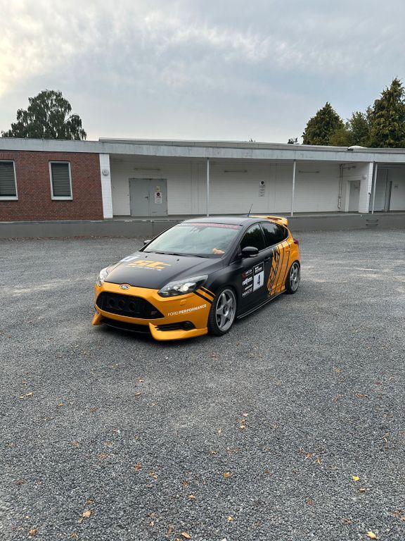 Ford Focus 175.000 km 13.999 € Ostercappeln 49179