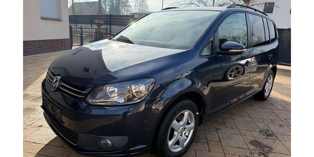 VW Touran 153.411 km 9.900 &euro; Versmold 33775