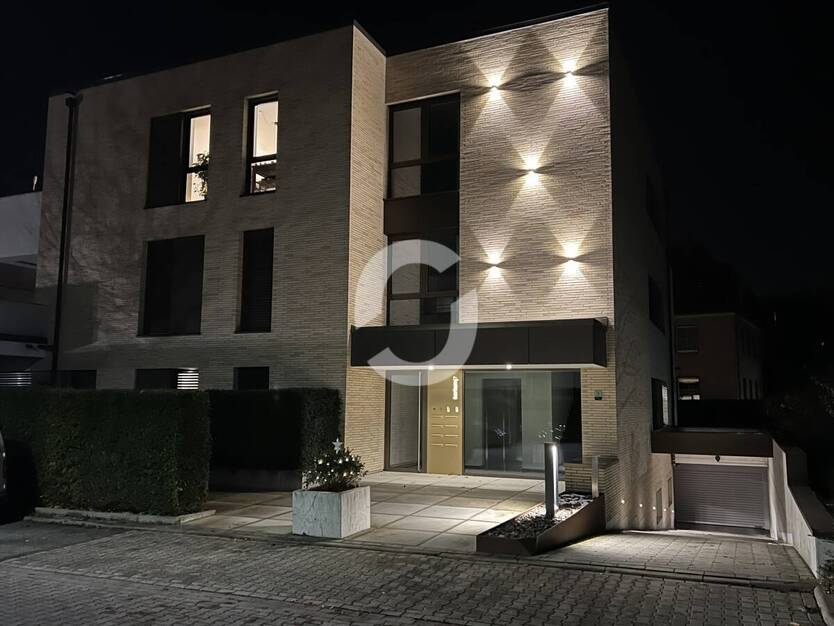 Stilvolle, exklusive Wohnung mit großer Terrasse und Garten 3 zimmer