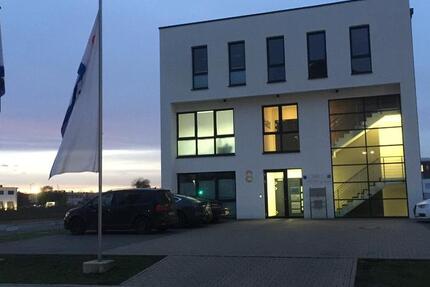 Moderne helle Büro- Praxisräume zimmer