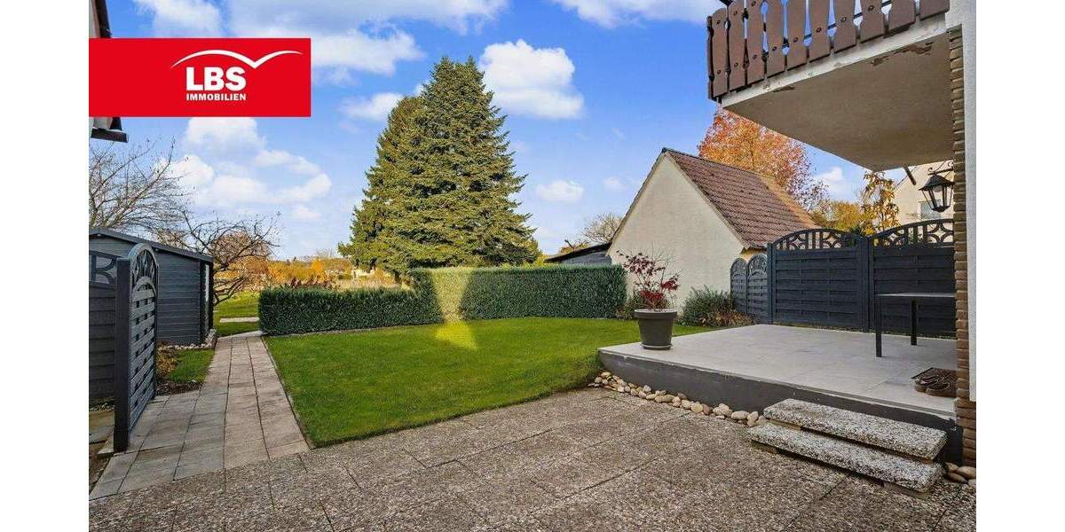 Zweifamilienhaus, EG: ca. 90 qm, OG, DG: ca. 130 qm, in top Zustand! 8 zimmer