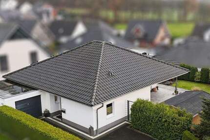 Wohnen auf einer Ebene - ansprechender Bungalow im schönen Siedlungsgebiet von Pye! 4 zimmer