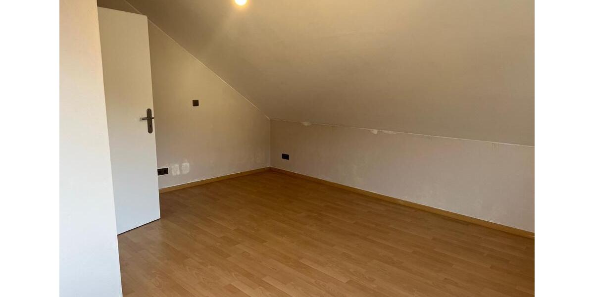 Dachgeschoßwohnung Ostercappeln - 4 Zimmer, 140 m&sup2;, 750&euro; | Angebot:24850220