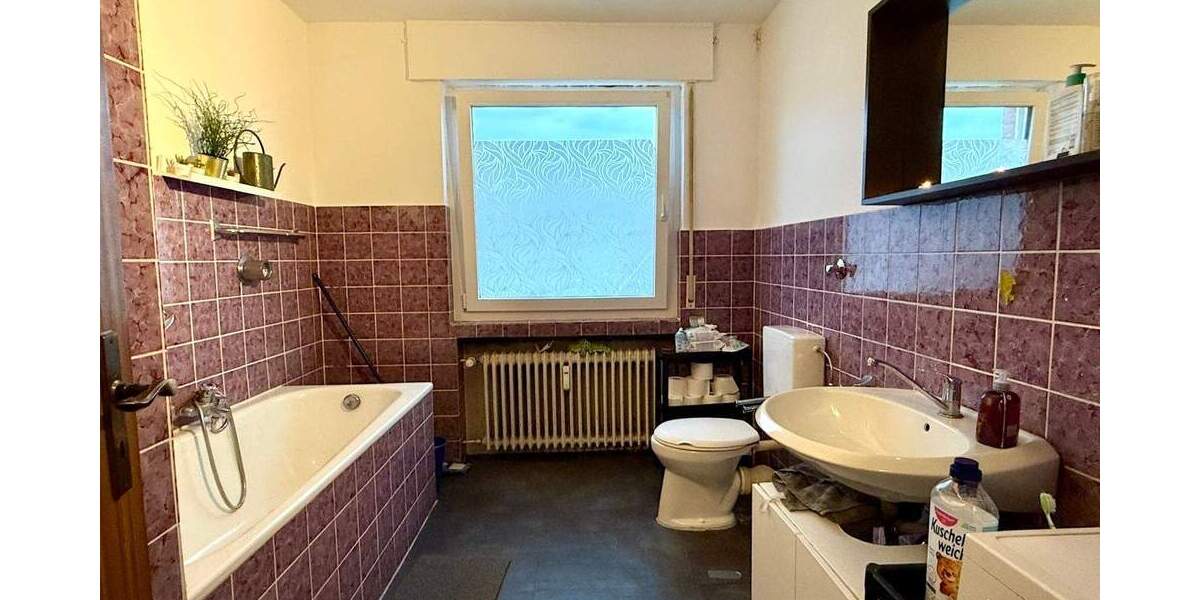 Solides Mehrfamilienhaus auf Eigentumsgrundstück in guter Lage von Hasbergen 9 zimmer