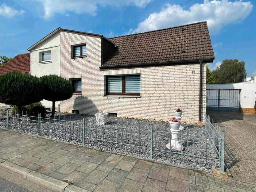 Gepflegte Doppelhaushälfte in Fledder