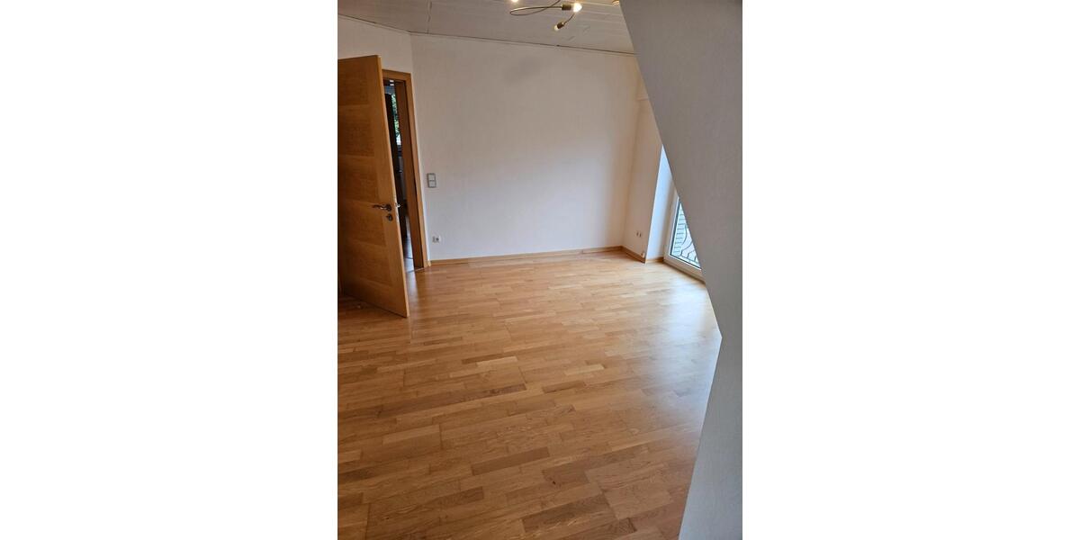 Dachgeschoßwohnung Georgsmarienhütte - 4 Zimmer, 108 m&sup2;, 1.075&euro; | Angebot:26648707