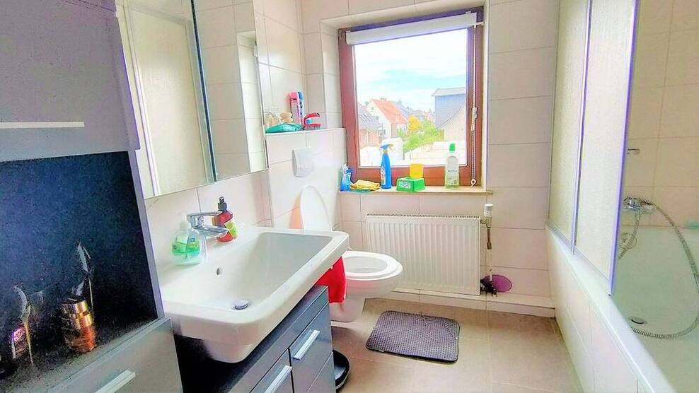 Geräumiges EFH mit ELW, Terrasse, Balkon, kleinem Garten und Garage in ruhiger Lage