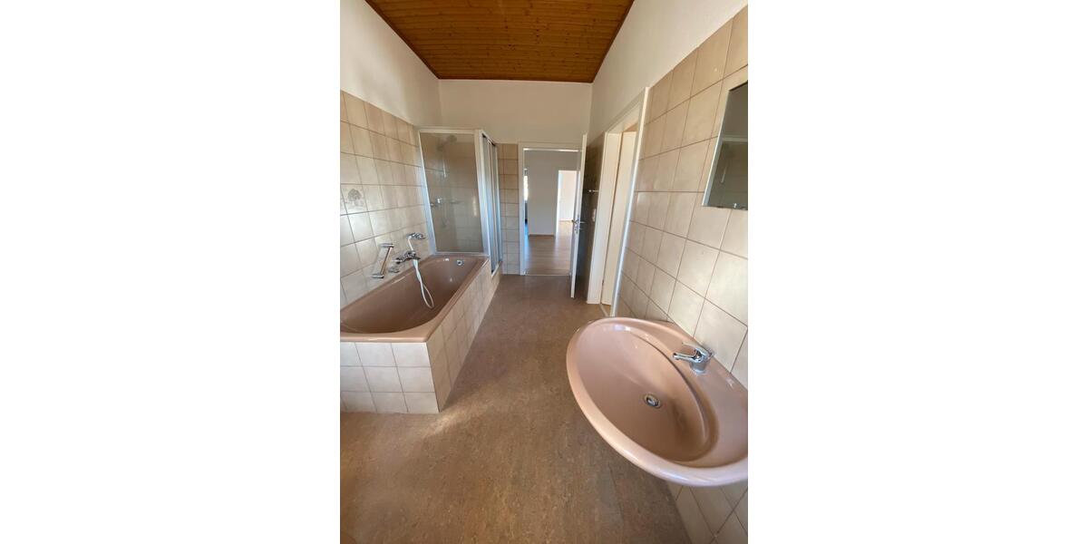 Etagenwohnung Versmold - 3 Zimmer, 84 m&sup2;, 880&euro; | Angebot:25317746