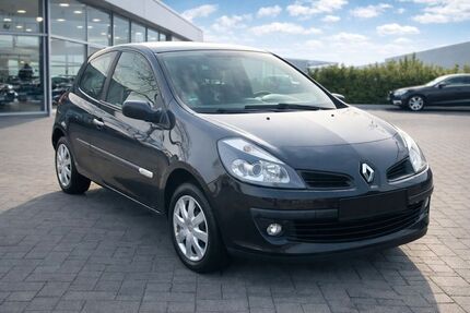 Renault Clio 122.421 km 3.200 &euro; Melle 49324