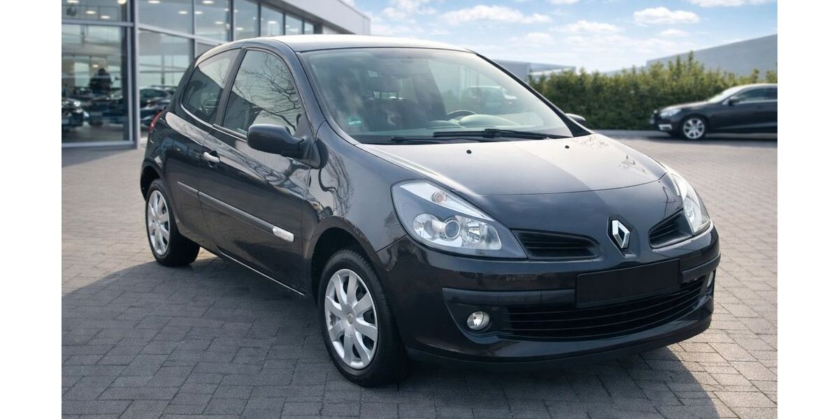 Renault Clio 122.421 km 3.200 &euro; Melle 49324