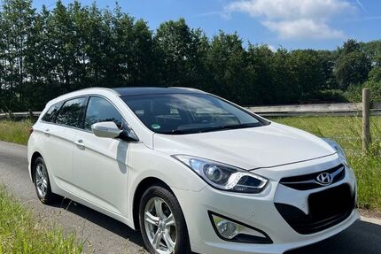 Hyundai i40 129.000 km 8.500 &euro; Bad Laer 49196