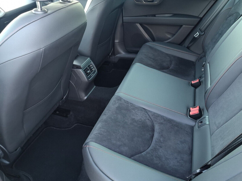 Seat Leon 97.100 km 14.800 € Halle 33790