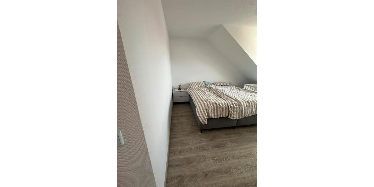 Dachgeschoßwohnung Versmold - 3 Zimmer, 76 m&sup2;, 900&euro; | Angebot:26338828