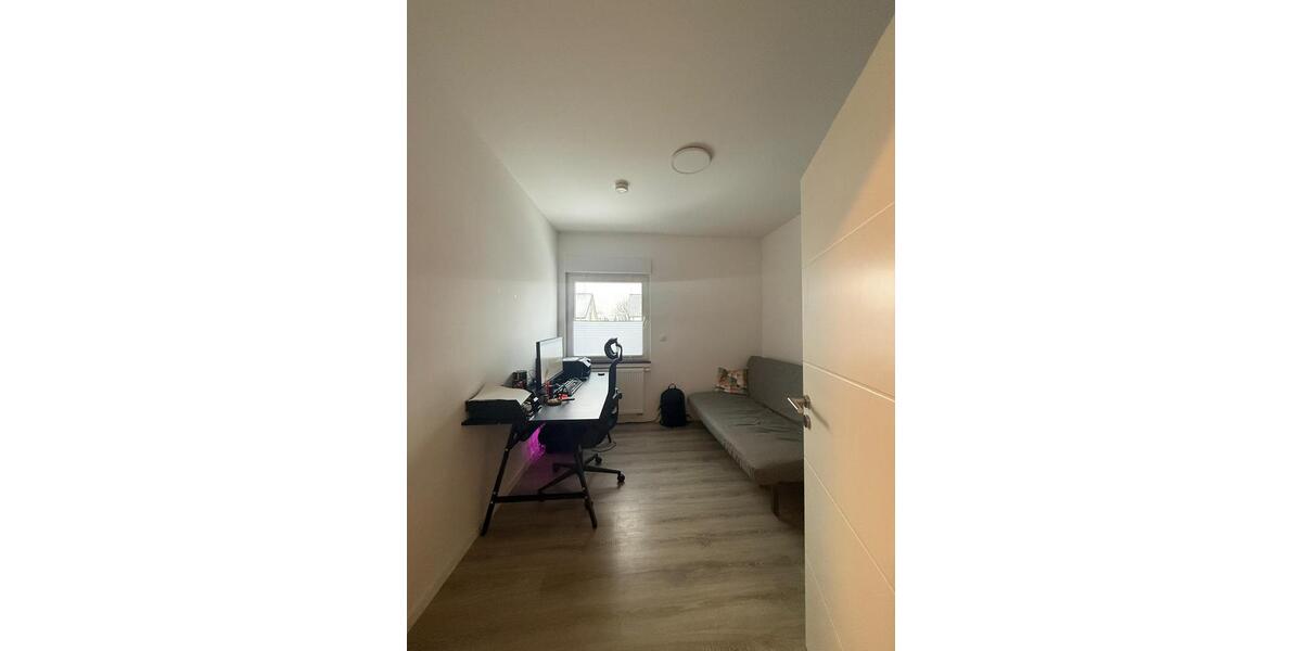 Etagenwohnung Osnabrück Hellern - 4 Zimmer, 105 m&sup2;, 1.250&euro; | Angebot:24801336