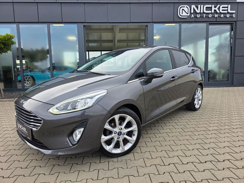 Ford Fiesta 58.974 km 11.499 € Damme 49401