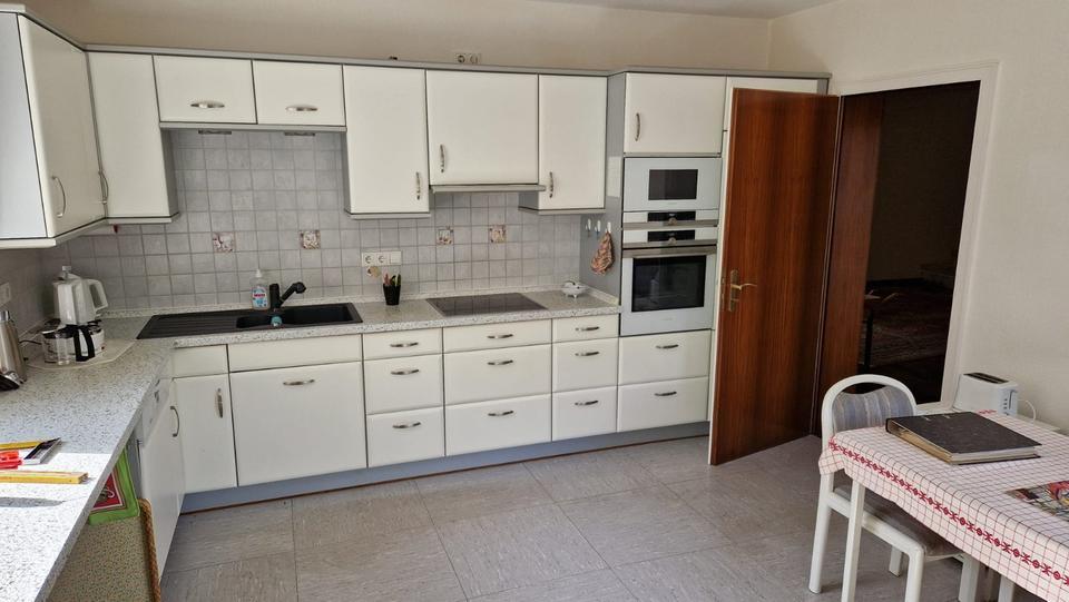 großes Einfamilienhaus mit Garten zu vermieten