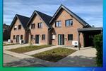 Neuwertiges attraktives Reihenmittelhaus mit 4 Zimmern, 2 Stellplätzen, Terrasse und Garten in zentraler Lage