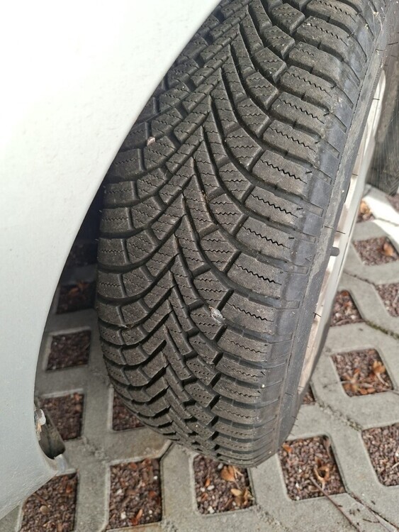 Ford Focus Kombi 163.000 km 2.900 € Halle 33790