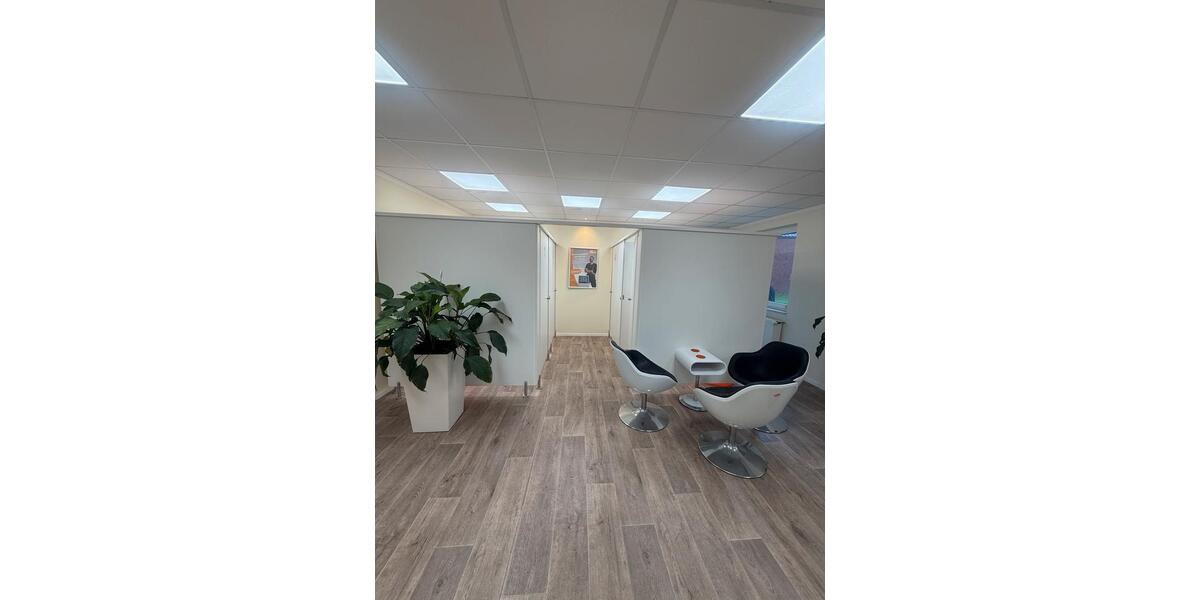 Ladenlokal! Ideal für Mode, Kosmetik, Praxis zimmer