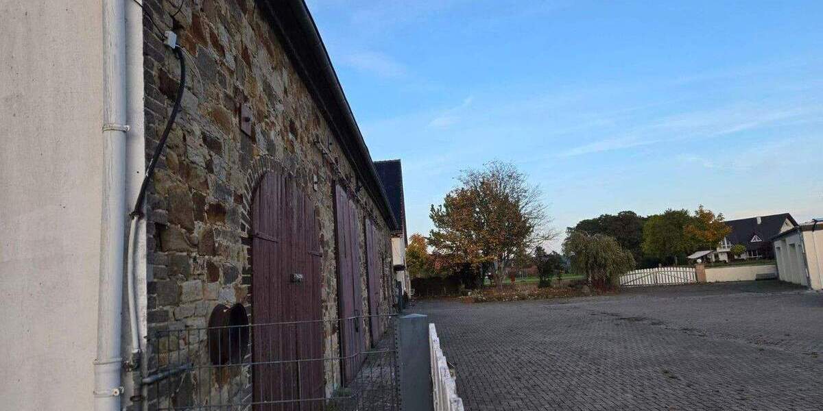 Zweifamilienhaus mit Scheune und großen Eigentumsgrundstück 1 zimmer