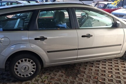 Ford Focus Kombi 163.000 km 2.900 € Halle 33790