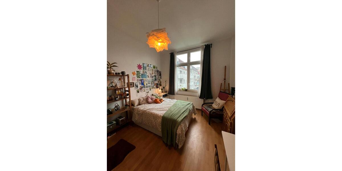 Großes, gemütliches Zimmer in 3er Wg 4 zimmer