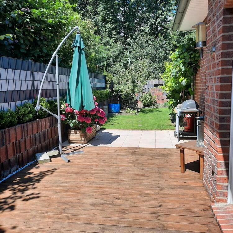 GEMÜTLICHE DOPPELHAUSHÄLFTE MIT KLEINEM GARTEN