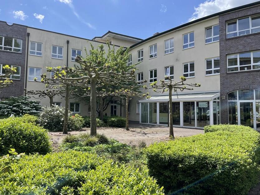 Könnte dies bald Ihr wunderschönes Café mit Außenbereich nahe der Fußgängerzone sein? zimmer