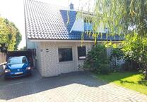 Idyllisches wohnen :Doppelhaushälfte mit Carport, Keller ,Garten