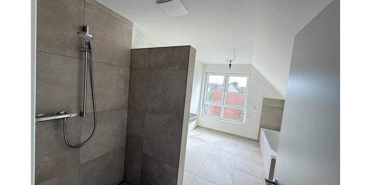 Erstbezug, helle 3 Zimmer-ETW mit Loggia, Fußbodenheizung, 95 qm Wfl. 122 qm Grundfläche 3 zimmer