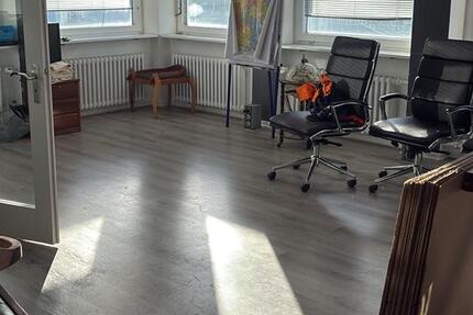 Büro (modernisiert)zu vermieten mit ca 90m2 plus WC zimmer