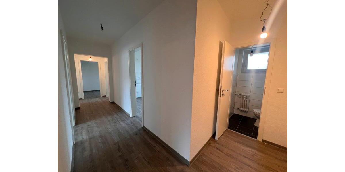 Helle 4-Zimmer-Wohnung im 3. Obergeschoss mit Balkon 4 zimmer