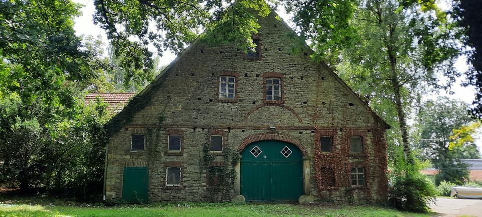Mehrfamilienhaus Hof zimmer
