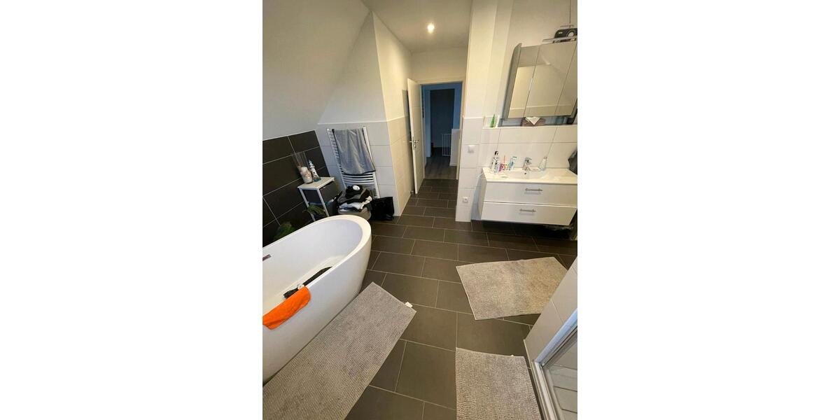 Einfamilienhaus Lotte - 8 Zimmer, 270 m&sup2;, 1.700&euro; | Angebot:25405566